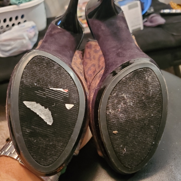 Heels - Picture 3 of 3